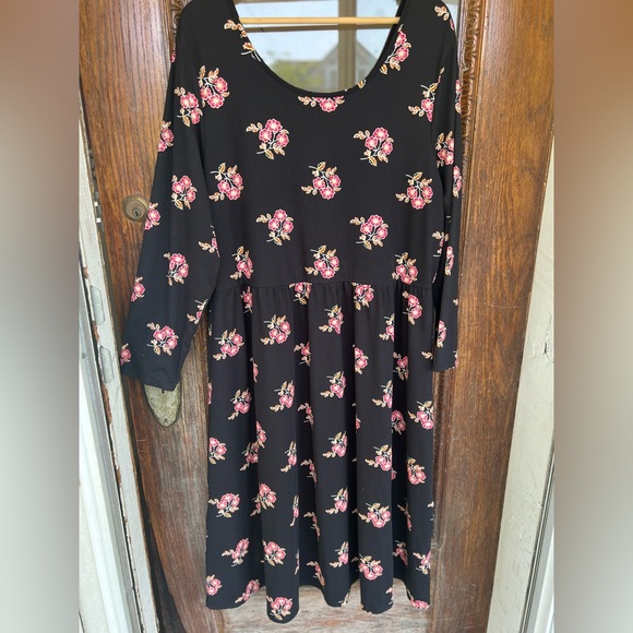 Floral Midi length stretchy dress - Picture 1 of 1